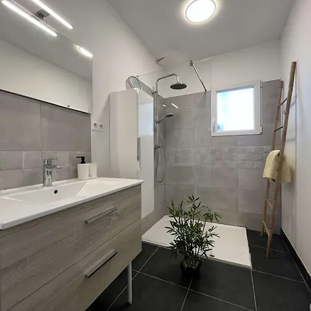 דירה T3 Moderne Avec Terrasse Et Vue - - Fr-1-308-208